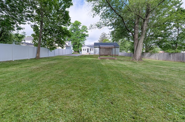 226 Farm Hill Rd, Middletown, CT 06457 - fenced backyard with a patio area