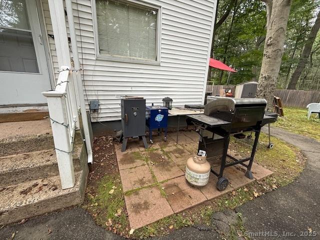 131 N Ridgeland Rd, Wallingford, CT 06492 - view of patio / terrace featuring a storage shed