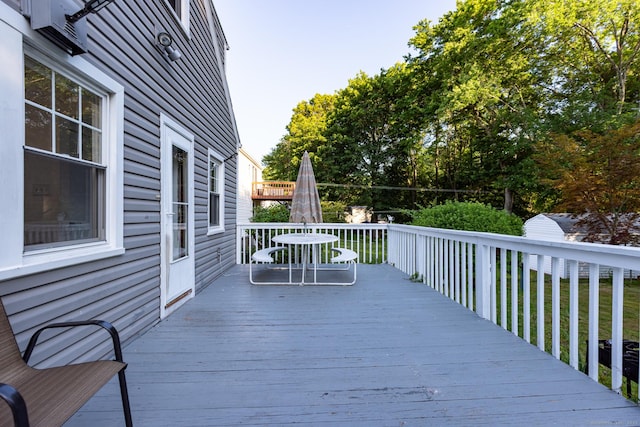 302 E Pasadena Pl, Bridgeport, CT 06610 - view of deck