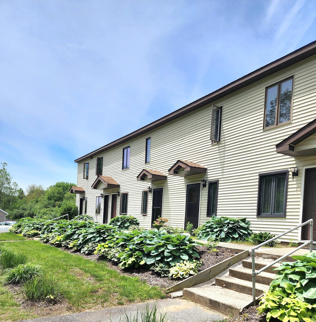3 Brook Front Ln Unit 3, Pomfret, CT 06259 - photo 1
