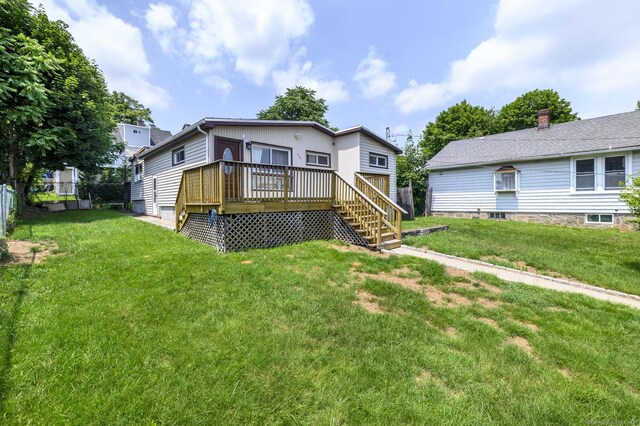 207 Hillcrest Rd, Bridgeport, CT 06606 - back of house with a deck