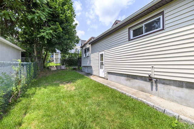 207 Hillcrest Rd, Bridgeport, CT 06606 - view of yard