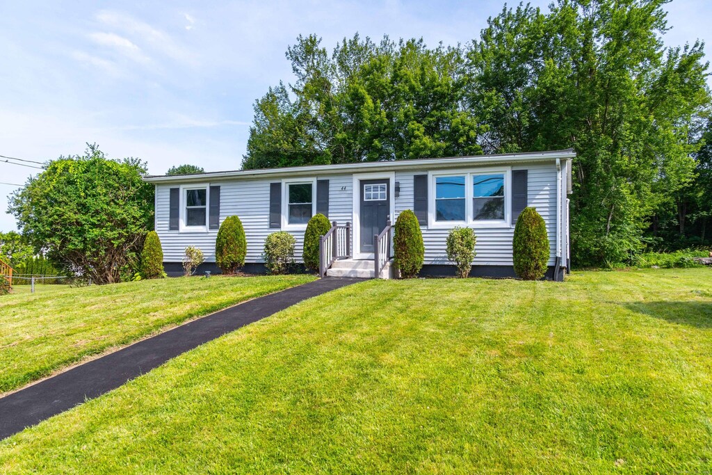 44 Lincolndale Dr, Waterbury, CT 06704 - photo 1