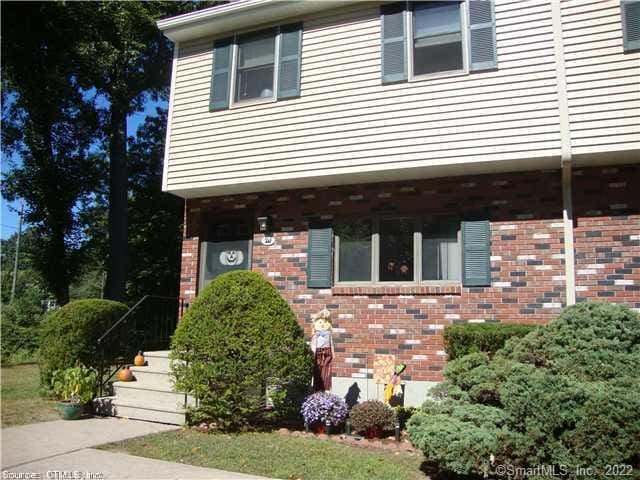 20 Brookside Vlg Unit 20, Enfield, CT 06082 - photo 2