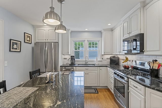 32 Prince Pl, Stamford, CT 06905