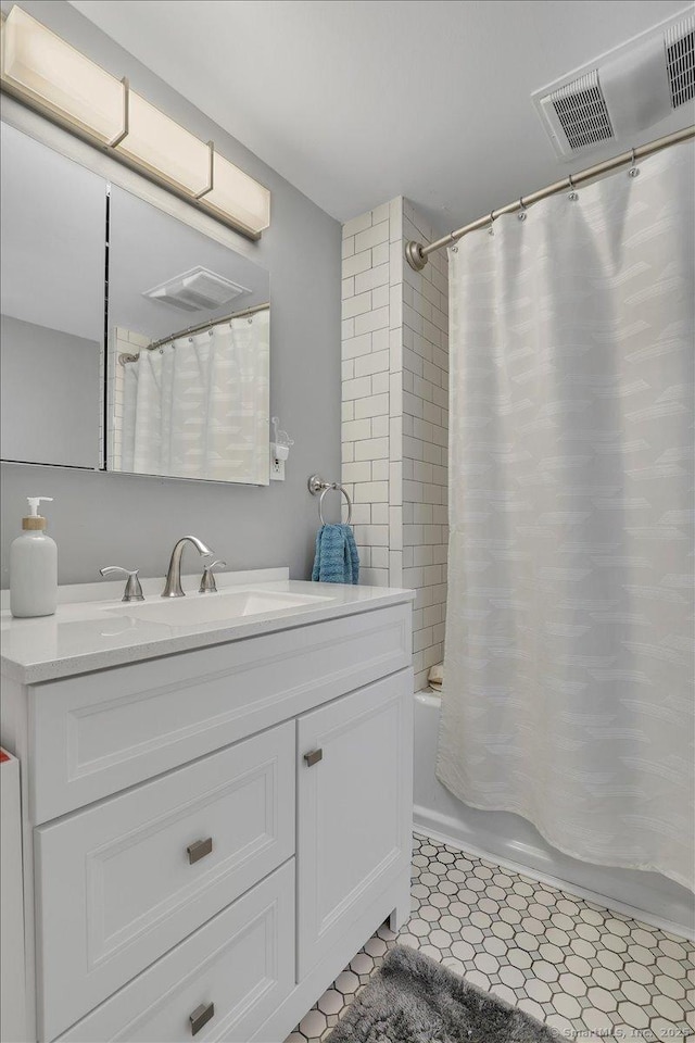 146 Summit St, Manchester, CT 06040 - full bathroom with shower / bath combination with curtain and vanity