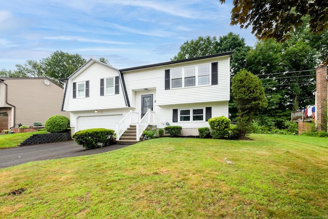 107 Meetinghouse Rdg, Meriden, CT 06450 - bi-level home featuring an attached garage, driveway, and a front yard