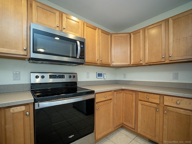 128 Briar Ln Unit 128, Norwich, CT 06360 - kitchen featuring stainless steel appliances, light tile patterned flooring, and light countertops