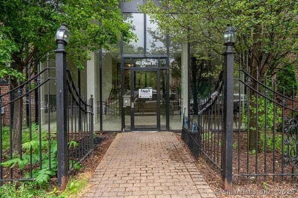40 Owen St Apt E12, Hartford, CT 06105 - view of gate