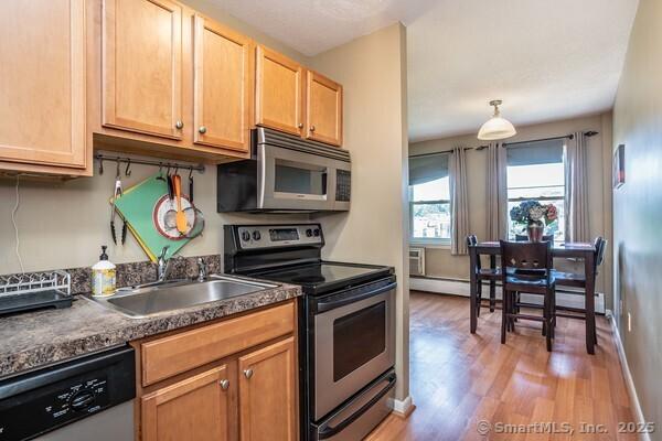 40 Owen St Apt E12, Hartford, CT 06105 - photo 10