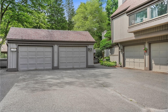 499 Heritage Vlg Unit B, Southbury, CT 06488 - view of garage