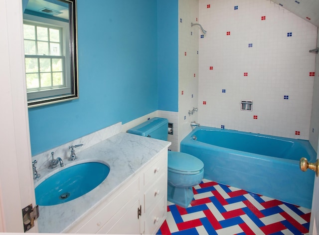 873 N Salem Rd, Ridgefield, CT 06877 - full bath with bathing tub / shower combination and vanity