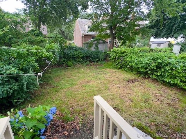 118 Sims St, Bridgeport, CT 06604 - view of yard
