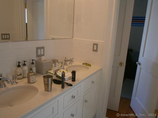 65 Sherwood Pl Unit 65, Greenwich, CT 06830 - full bathroom featuring tasteful backsplash and double vanity