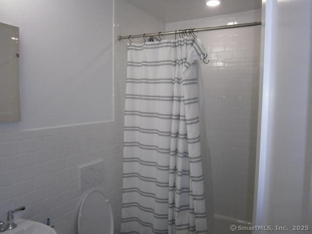 65 Sherwood Pl Unit 65, Greenwich, CT 06830 - bathroom with tile walls and recessed lighting