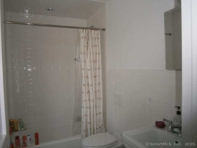 65 Sherwood Pl Unit 65, Greenwich, CT 06830 - full bath featuring tile walls and shower / bathtub combination with curtain