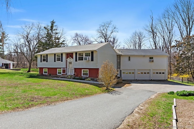 31 Bob White Way, Plainfield, CT 06354 - bi-level home featuring an attached garage, driveway, and a front yard