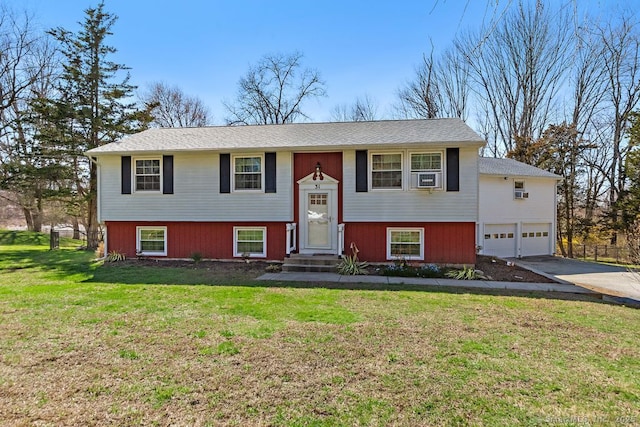 31 Bob White Way, Plainfield, CT 06354 - bi-level home with an attached garage and concrete driveway