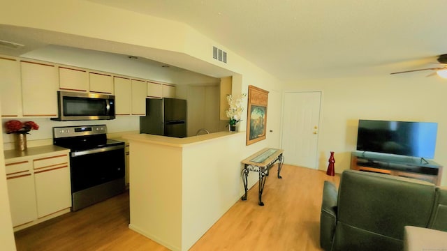 59 Leafwood Ln Apt 275, Groton, CT 06340 - kitchen with appliances with stainless steel finishes, light wood-style floors, a ceiling fan, a peninsula, and light countertops