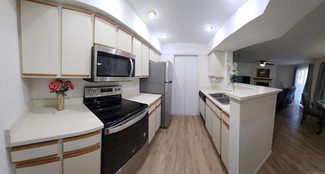 59 Leafwood Ln Apt 275, Groton, CT 06340 - kitchen with appliances with stainless steel finishes, a peninsula, light wood-style flooring, and recessed lighting