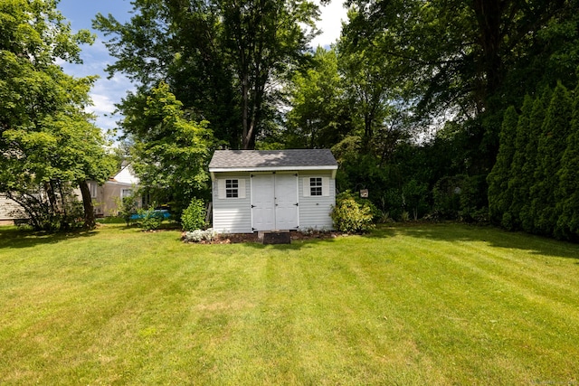 6 French St, Bristol, CT 06010 - view of grassy yard with an outbuilding