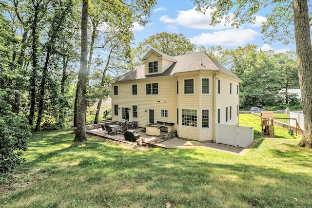 19 Woodlawn Dr, Trumbull, CT 06611 - rear view of property with a patio