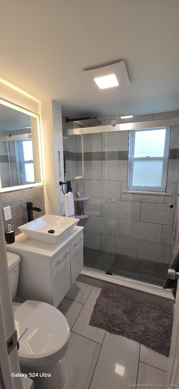 325 Granfield Ave Unit B, Bridgeport, CT 06610 - photo 12