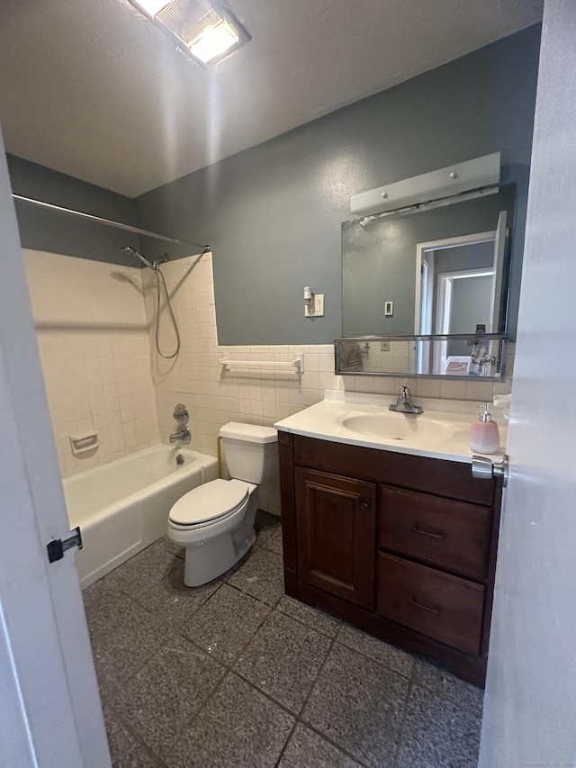 65 Horse Pond Rd Apt G, Salem, CT 06420 - full bathroom featuring shower / bathtub combination, vanity, and tile walls