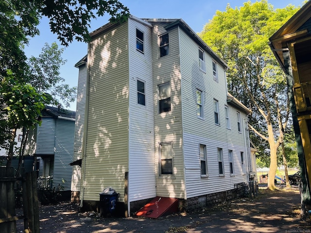 141 County St, New Haven, CT 06511 - view of side of home
