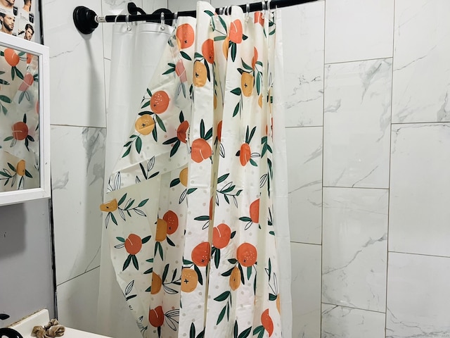 141 County St, New Haven, CT 06511 - full bathroom with a shower with curtain