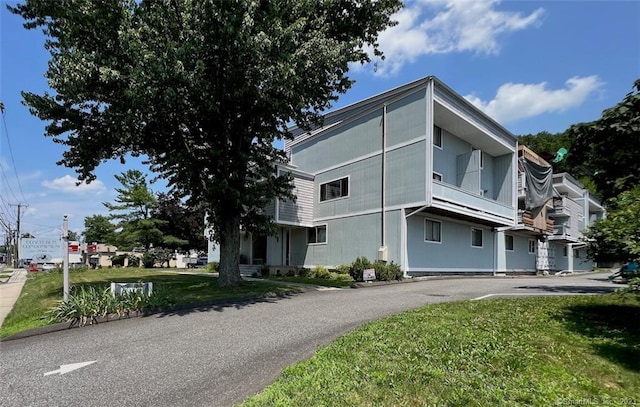 296 Main Ave Unit 1, Norwalk, CT 06851 - view of side of home with a yard and asphalt driveway