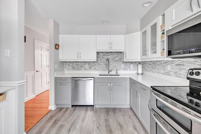 16 Juniper Cir Unit 16, Monroe, CT 06468 - kitchen with appliances with stainless steel finishes, light wood-style floors, light countertops, and backsplash