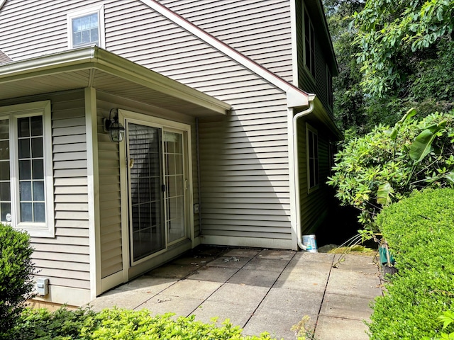 2 Apple Blossom Ln, East Lyme, CT 06357 - view of patio / terrace
