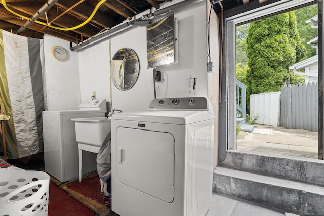 33 Aetna St, Naugatuck, CT 06770 - laundry room with washer and clothes dryer