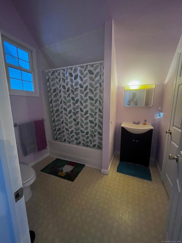 9 Starkweather St, Manchester, CT 06042 - full bath featuring vanity, vaulted ceiling, and curtained shower