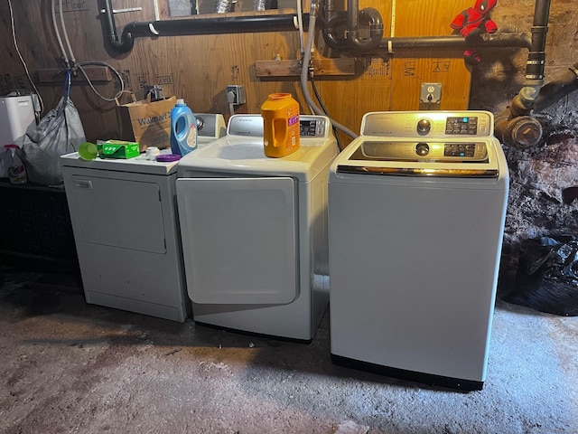 9 Starkweather St, Manchester, CT 06042 - washroom with washer and clothes dryer