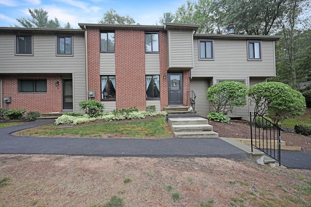 44 Hitching Post Ln Unit 44, Glastonbury, CT 06033 - townhome / multi-family property featuring brick siding