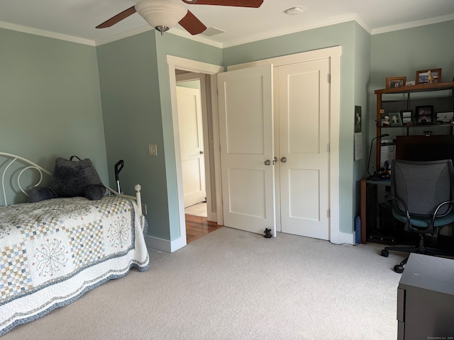 5 Lees Ct, Stonington, CT 06378 - bedroom featuring carpet flooring, crown molding, a ceiling fan, and an office area