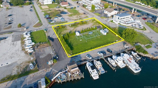377 Mago Point Way Unit 1, Waterford, CT 06385 - aerial view of property and surrounding area with a large body of water and property boundaries highlighted