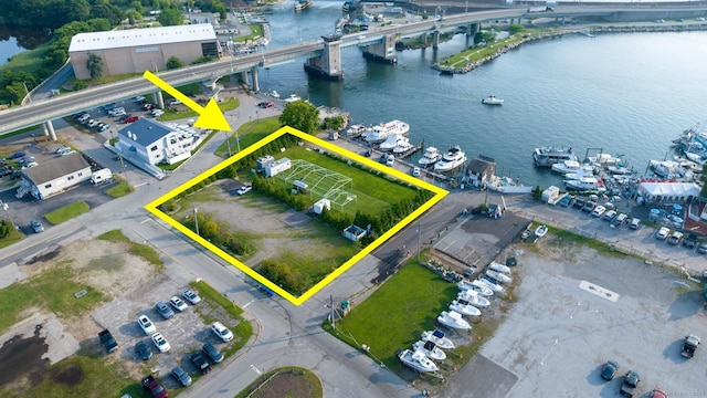 377 Mago Point Way Unit 1, Waterford, CT 06385 - aerial view of property's location featuring a notable bridge, property boundaries highlighted, and a nearby body of water