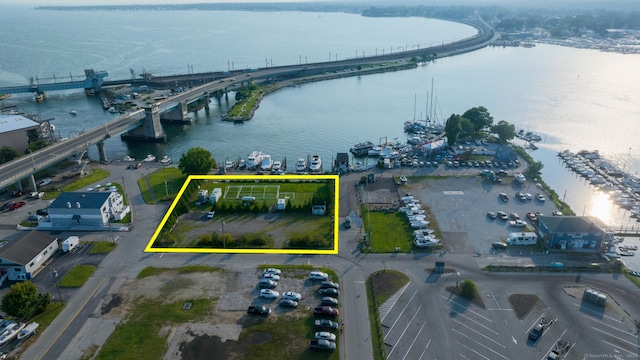 377 Mago Point Way Unit 1, Waterford, CT 06385 - view of property location featuring a notable bridge, a nearby body of water, and property boundaries highlighted