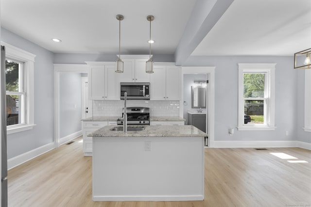 476 Washington Ave, West Haven, CT 06516 - kitchen with stainless steel appliances, a kitchen island with sink, backsplash, light wood-type flooring, and recessed lighting