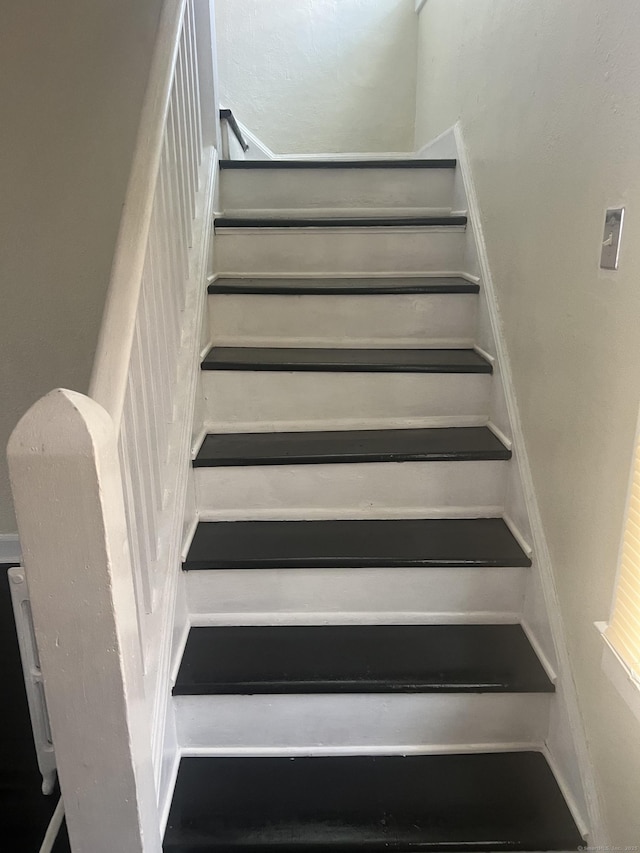 24 Daniel St, East Hartford, CT 06108 - view of stairway