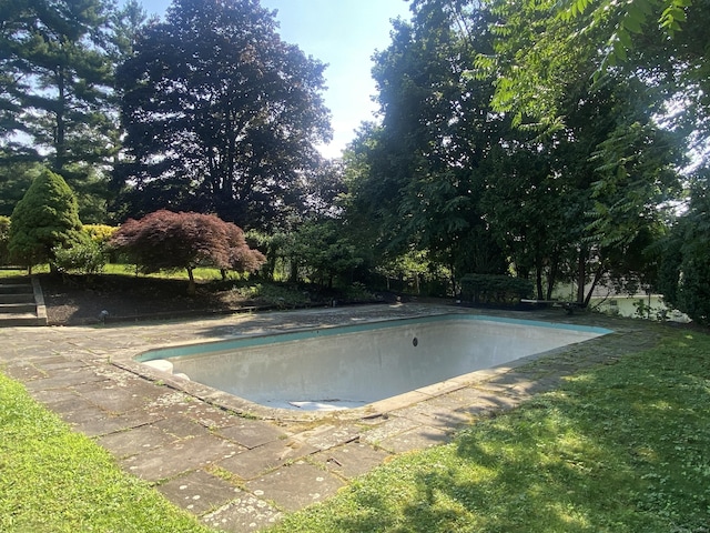 15 S Meadow Dr, Danbury, CT 06811 - view of pool with an empty pool