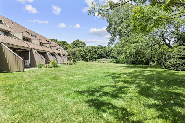 16 Pine Orchard Rd Apt 18, Branford, CT 06405 - view of grassy yard