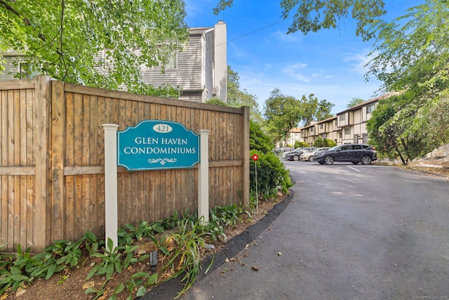 421 Glenbrook Rd Apt 2, Stamford, CT 06906 - community / neighborhood sign with uncovered parking