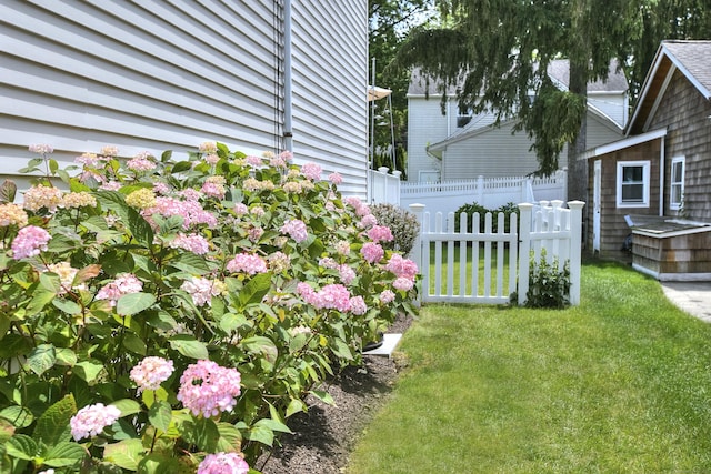 1221 Merritt St, Fairfield, CT 06825 - view of yard