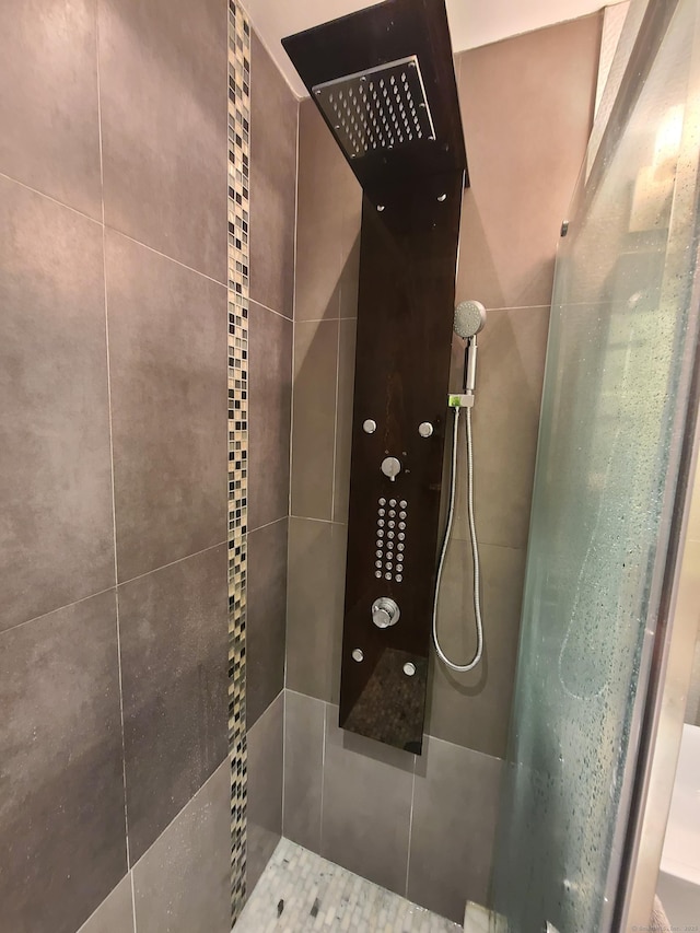 51 Savin Park Unit 51, West Haven, CT 06516 - bathroom featuring tiled shower