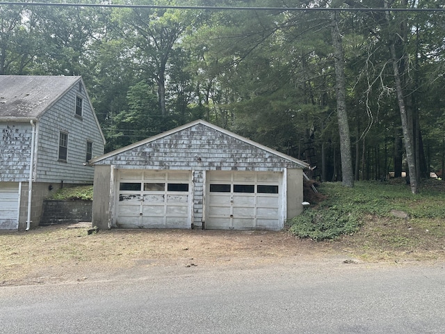 5 Obtuse Rocks Rd, Brookfield, CT 06804 - detached garage featuring a forest view
