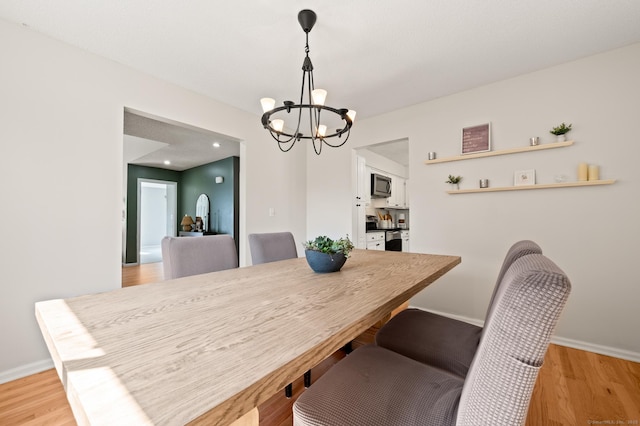 578 Pilgrim Hbr Unit 578, Wallingford, CT 06492 - dining room featuring a chandelier, light wood-style flooring, and recessed lighting